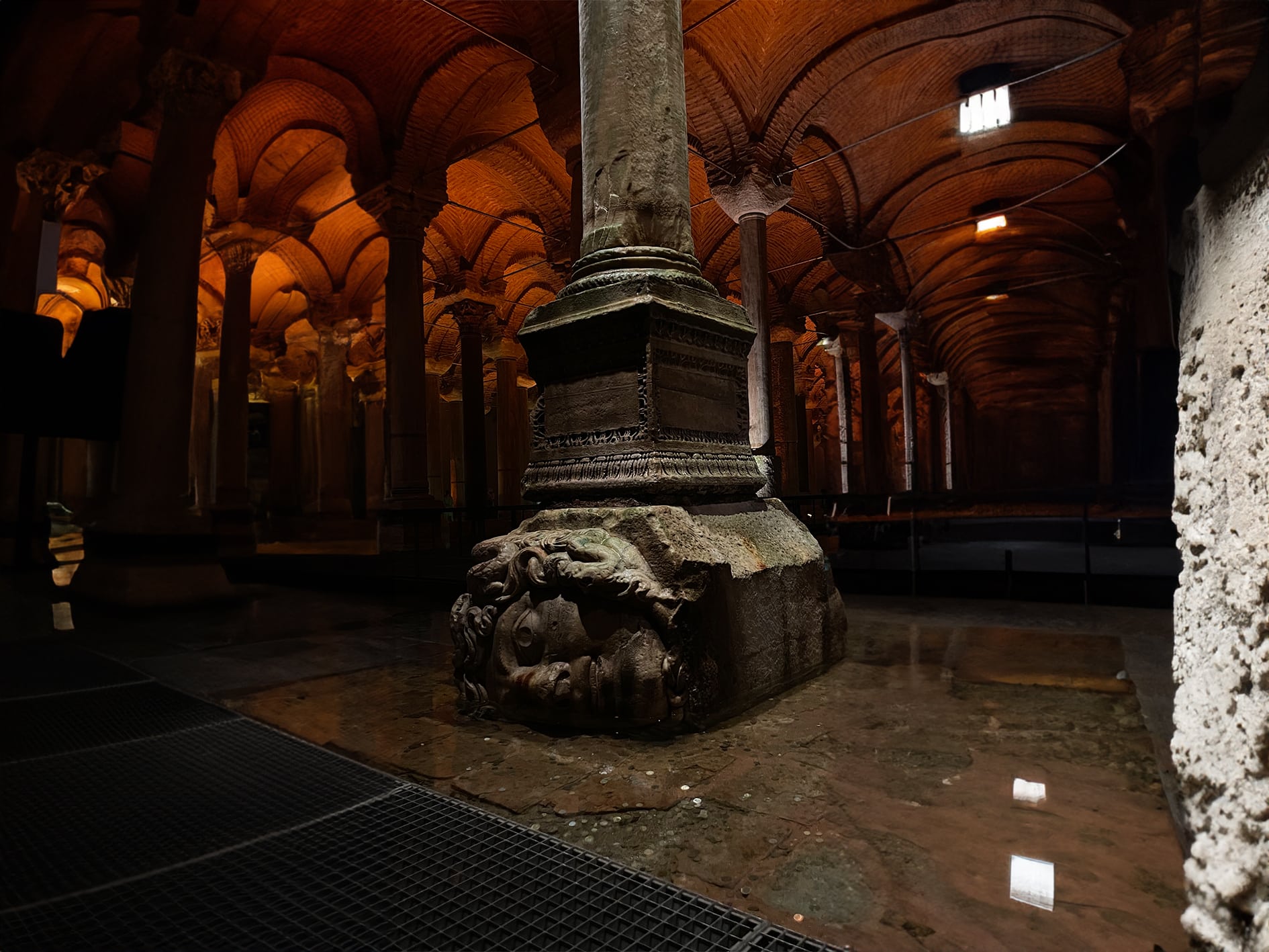 Galleria foto della Basilica Cisterna 33 Galleria della Cisterna Basilica